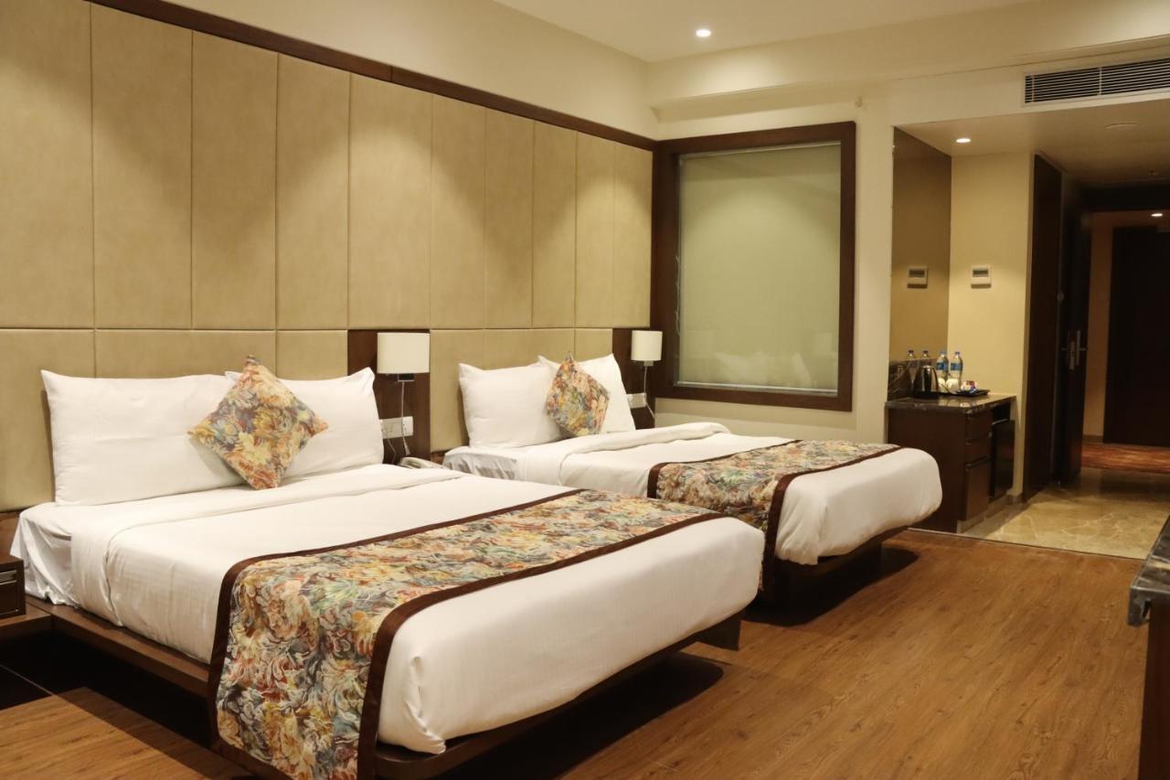 Pride Hotel Bhopal Exterior foto
