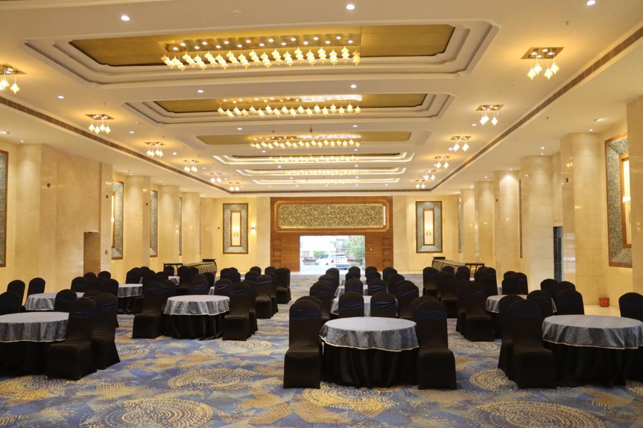 Pride Hotel Bhopal Exterior foto