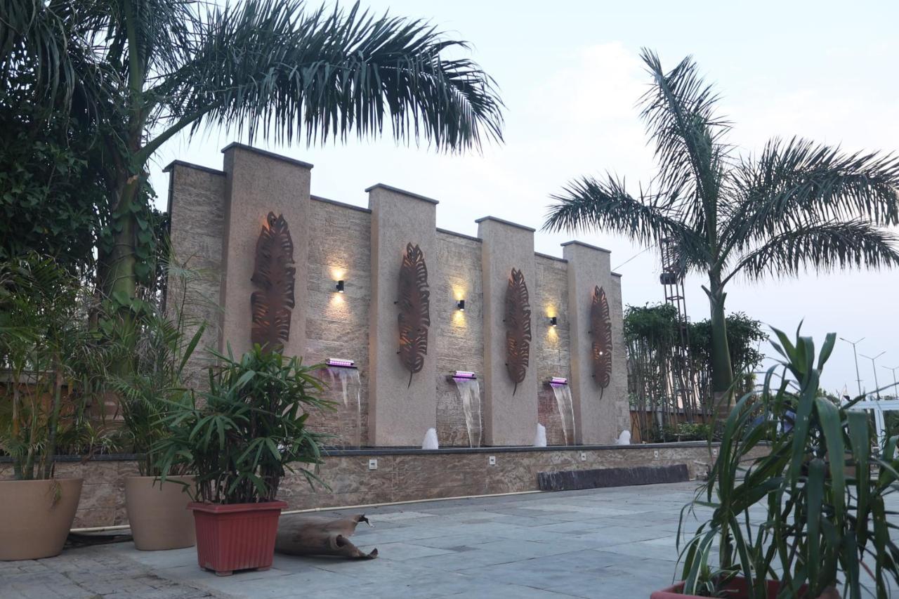 Pride Hotel Bhopal Exterior foto